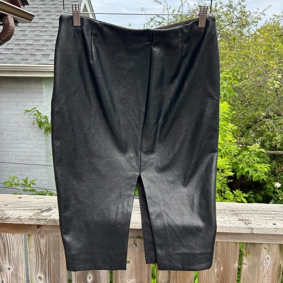 Aritzia Babaton Jax Vegan Leather Skirt sz 4 - Picture 4 of 5